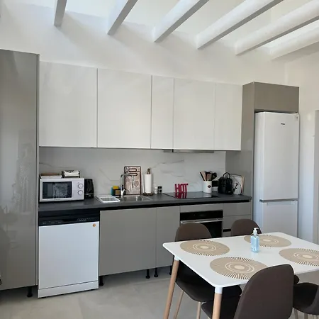 Nelli's Penthouse Rhodes City